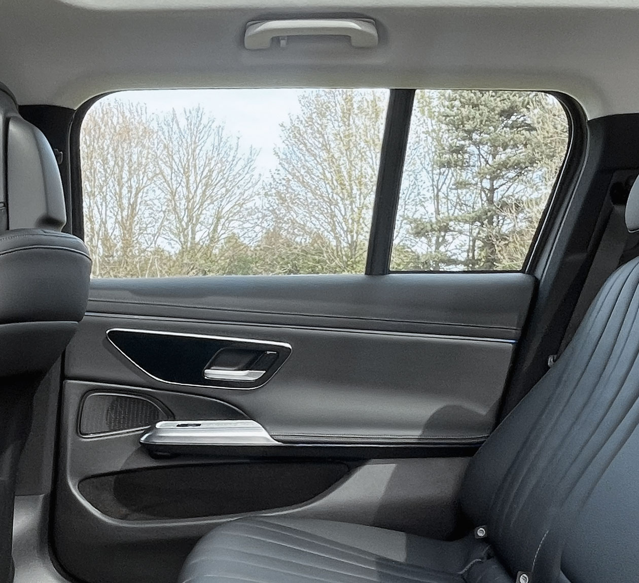 Mercedes Limousine interior in macchiato beige leather with electric windows