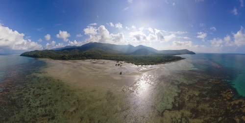 Port Douglas tours. Things to do in Port Douglas. Best tours from Port Douglas. Half-day to multi-day overnight trips. A variety of things to do in Port Douglas. Explore the Port Douglas surroundings with your family or travel mates - Far North Escapes