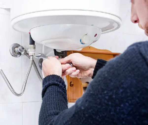 How much hot water does a shower use