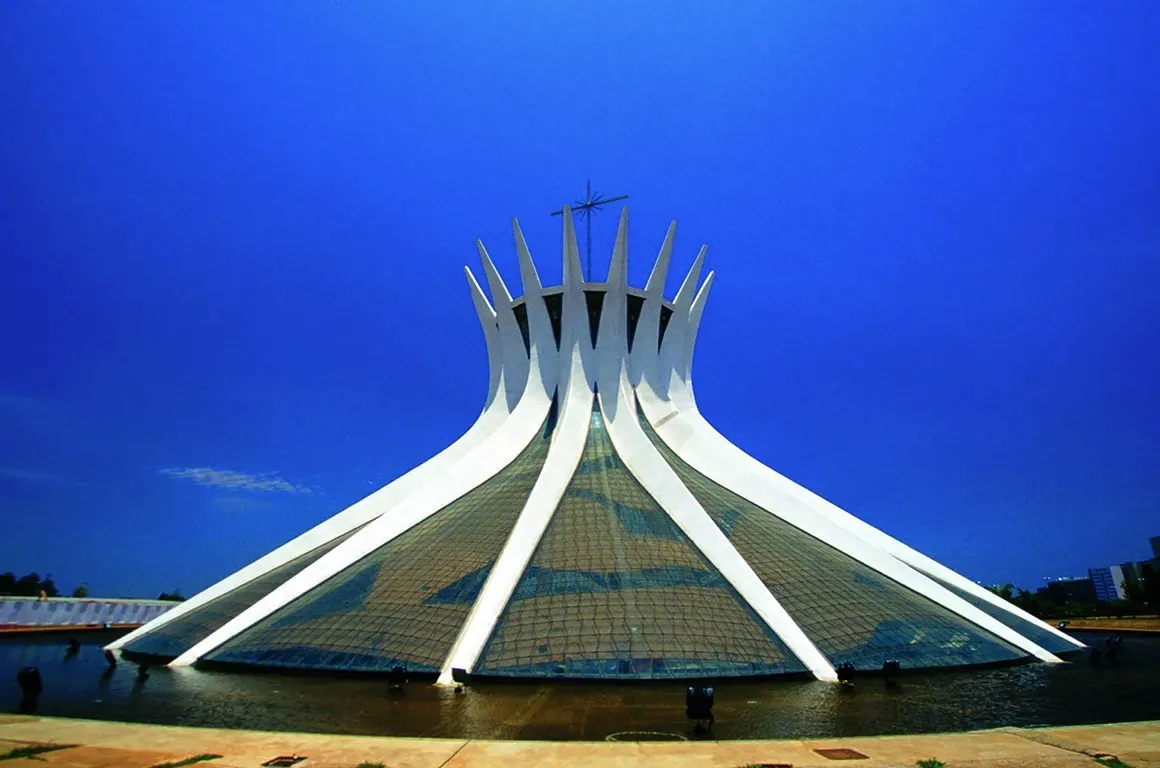 Harrow Partners Architecture triangle design picture by by Edmond Huot