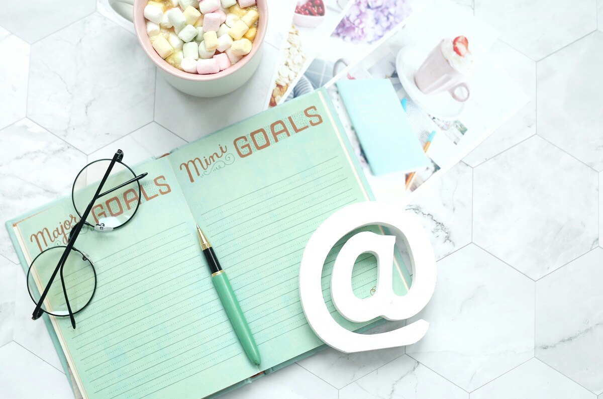 Business team defining goals for a successful video marketing strategy