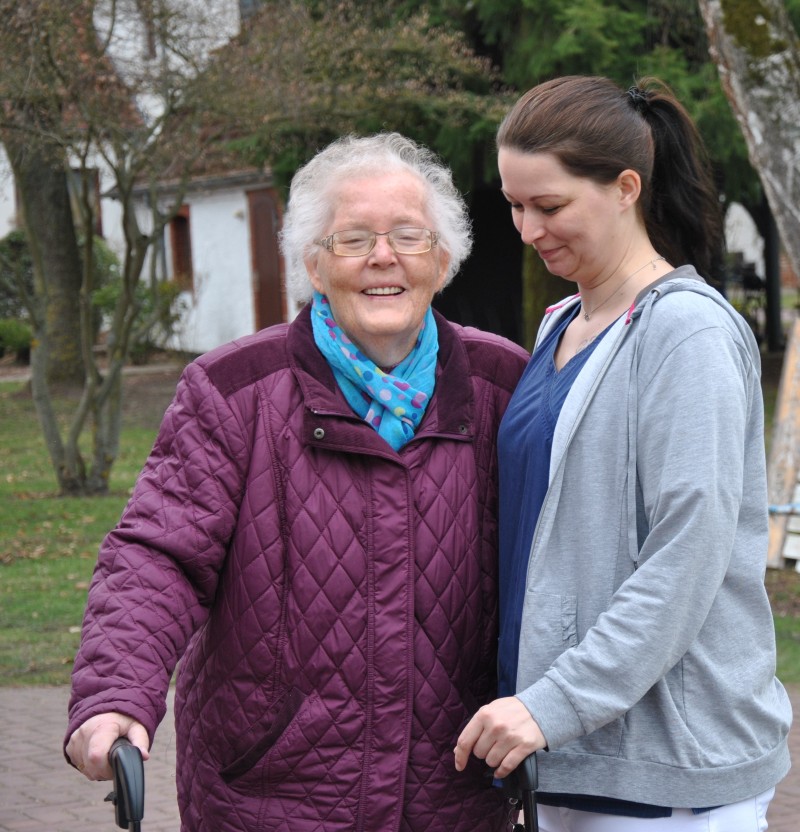 Pflegerin zusammen Lobetal Pflegezentrum 