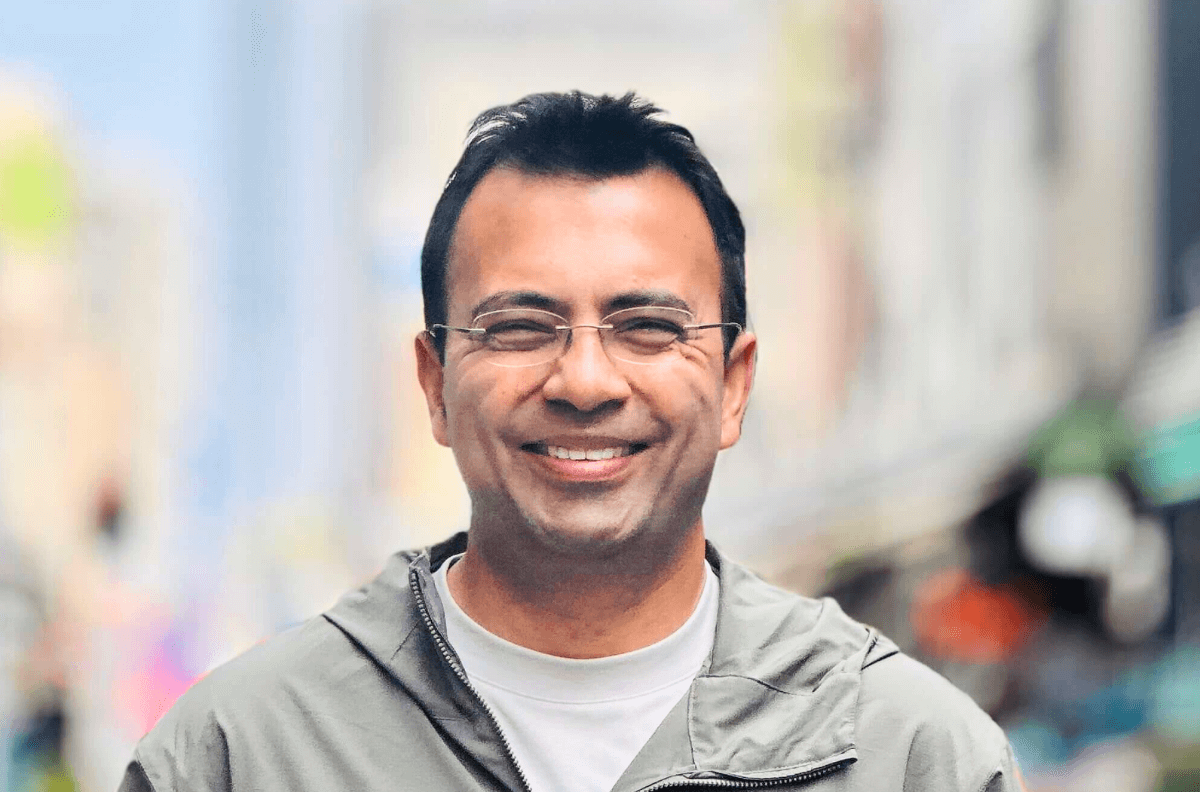 Headshot of Prateek Chakravarty