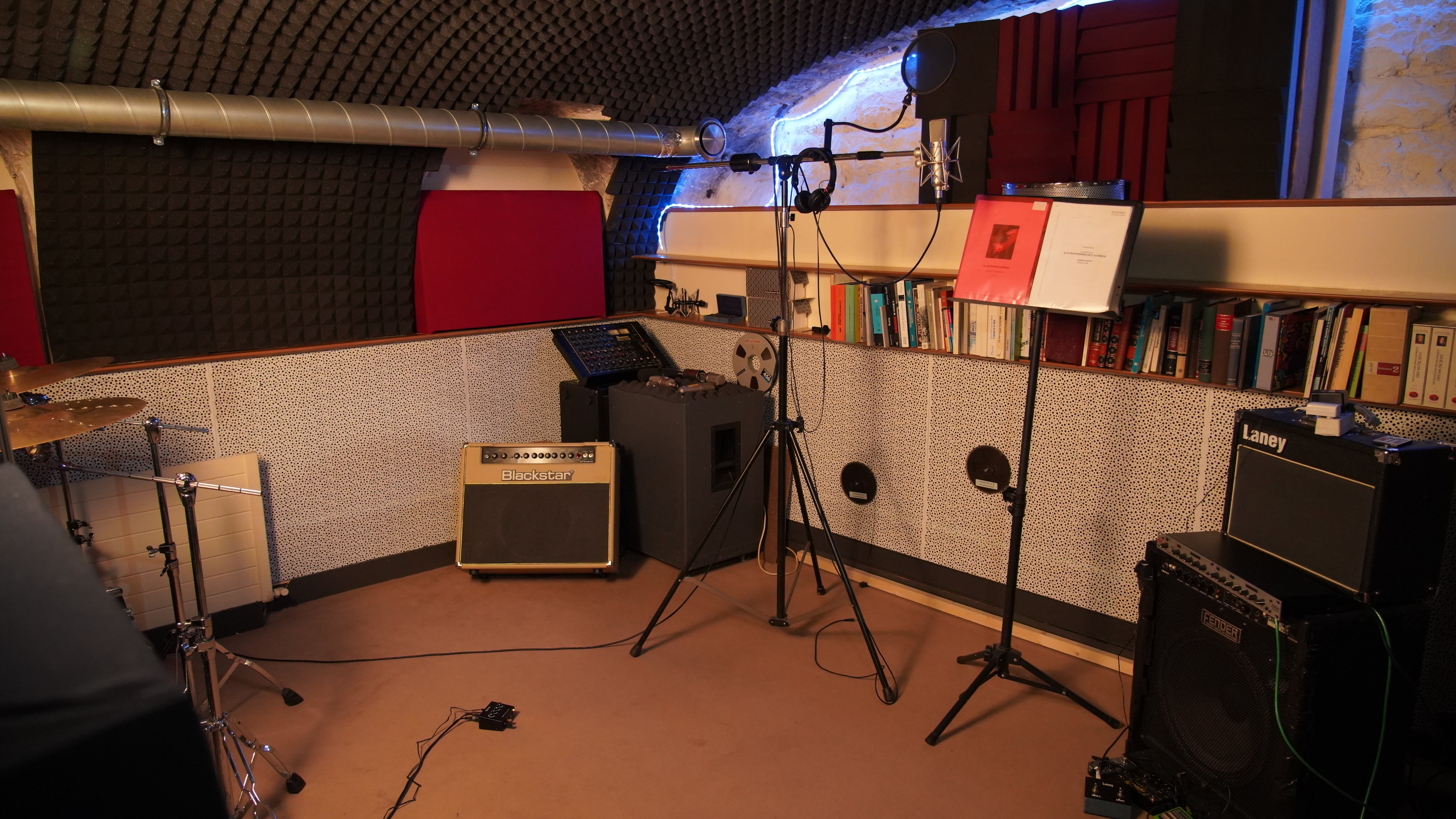 salle de mixage, mastering de Makeli Studio, studio d'enregistrement de voix professionnel dans le 9è arrondissement de Paris
