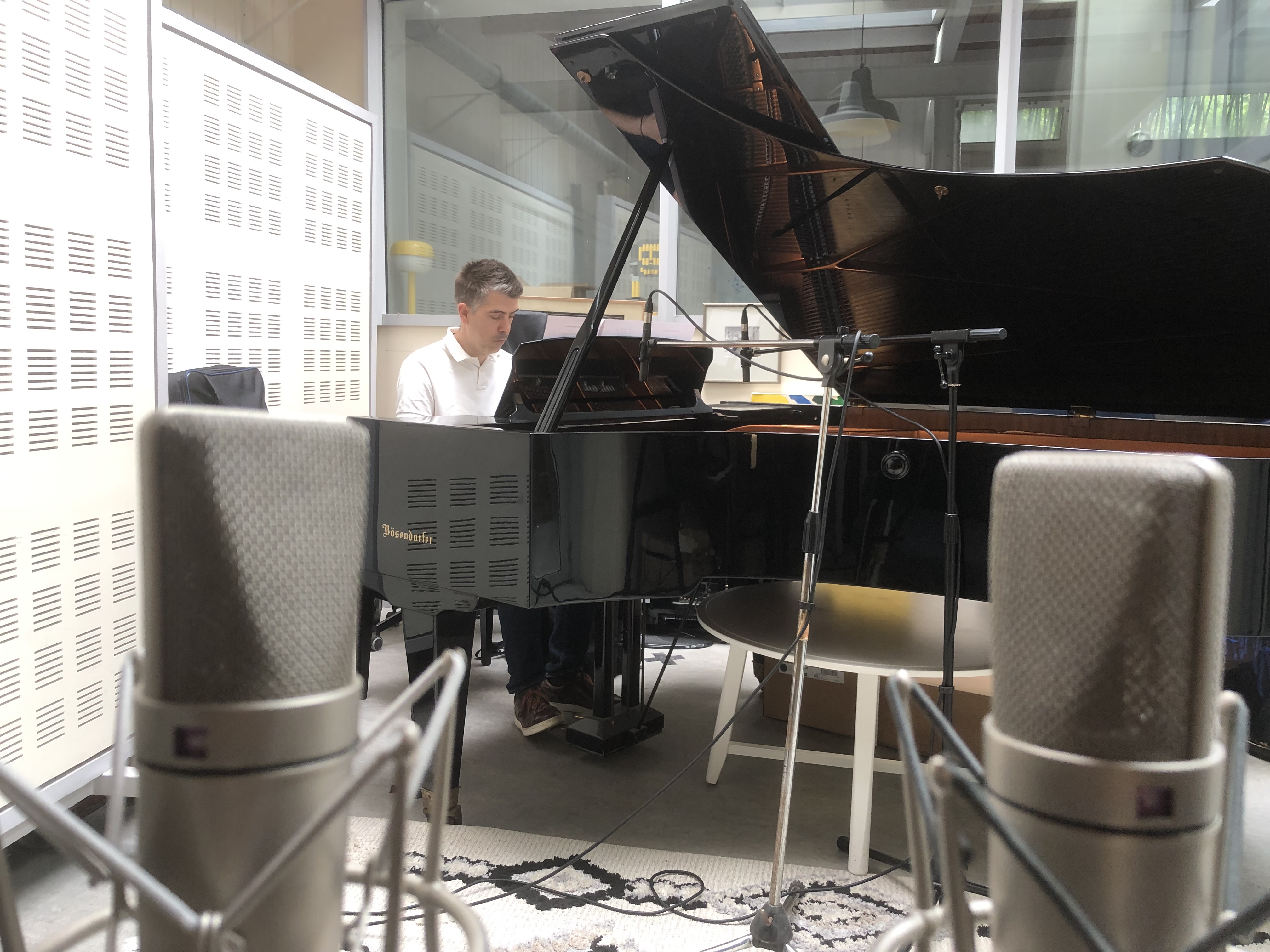 Piano à queue Bösendorfer — salle lumineuse