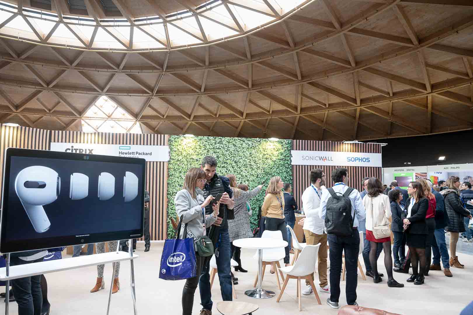 Detalle del stand central del Simposium de Ingram Ibérica en las Arenas de Barcelona.