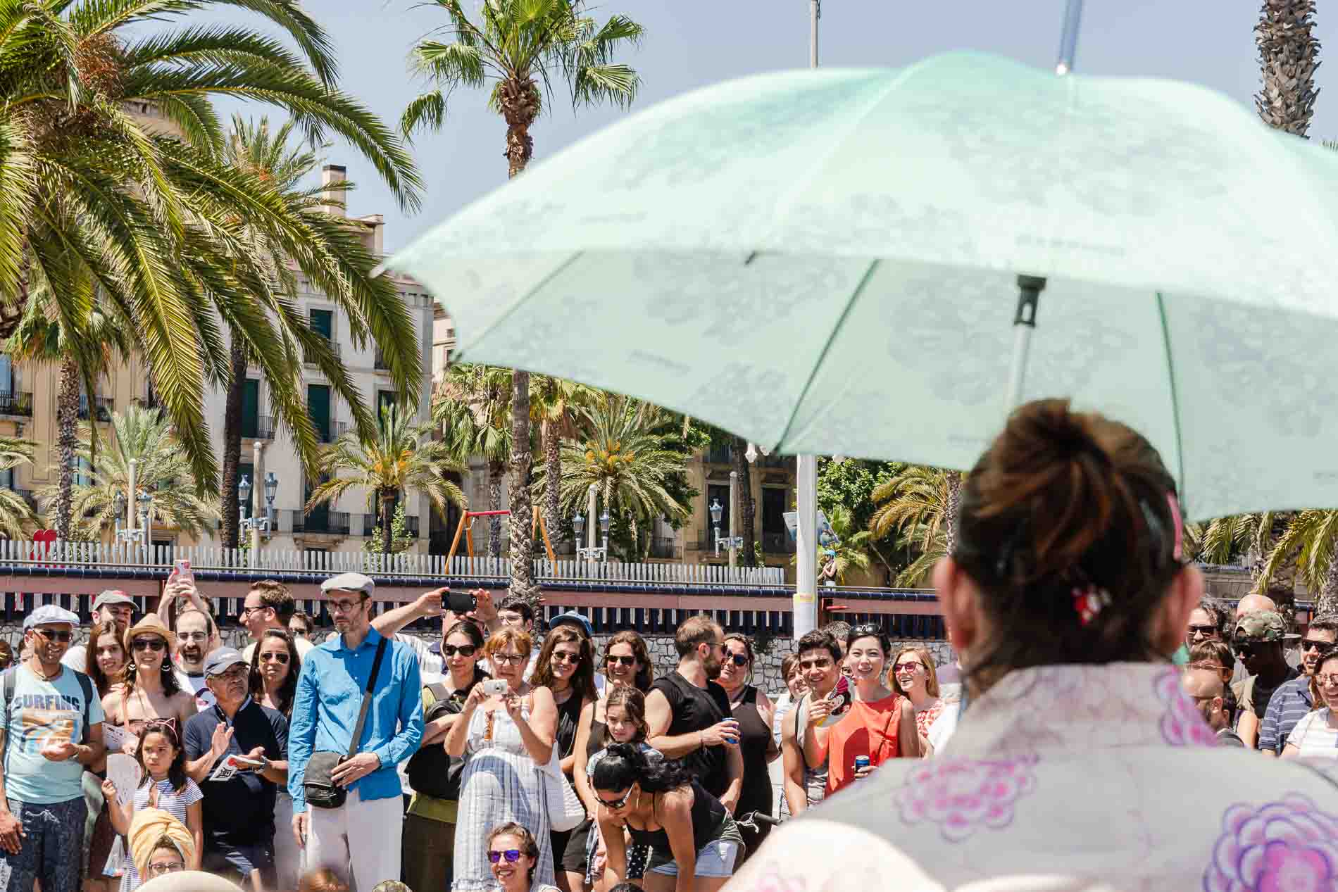 Grupo de personas asistentes al festival japonés Matsuri de Barcelona.