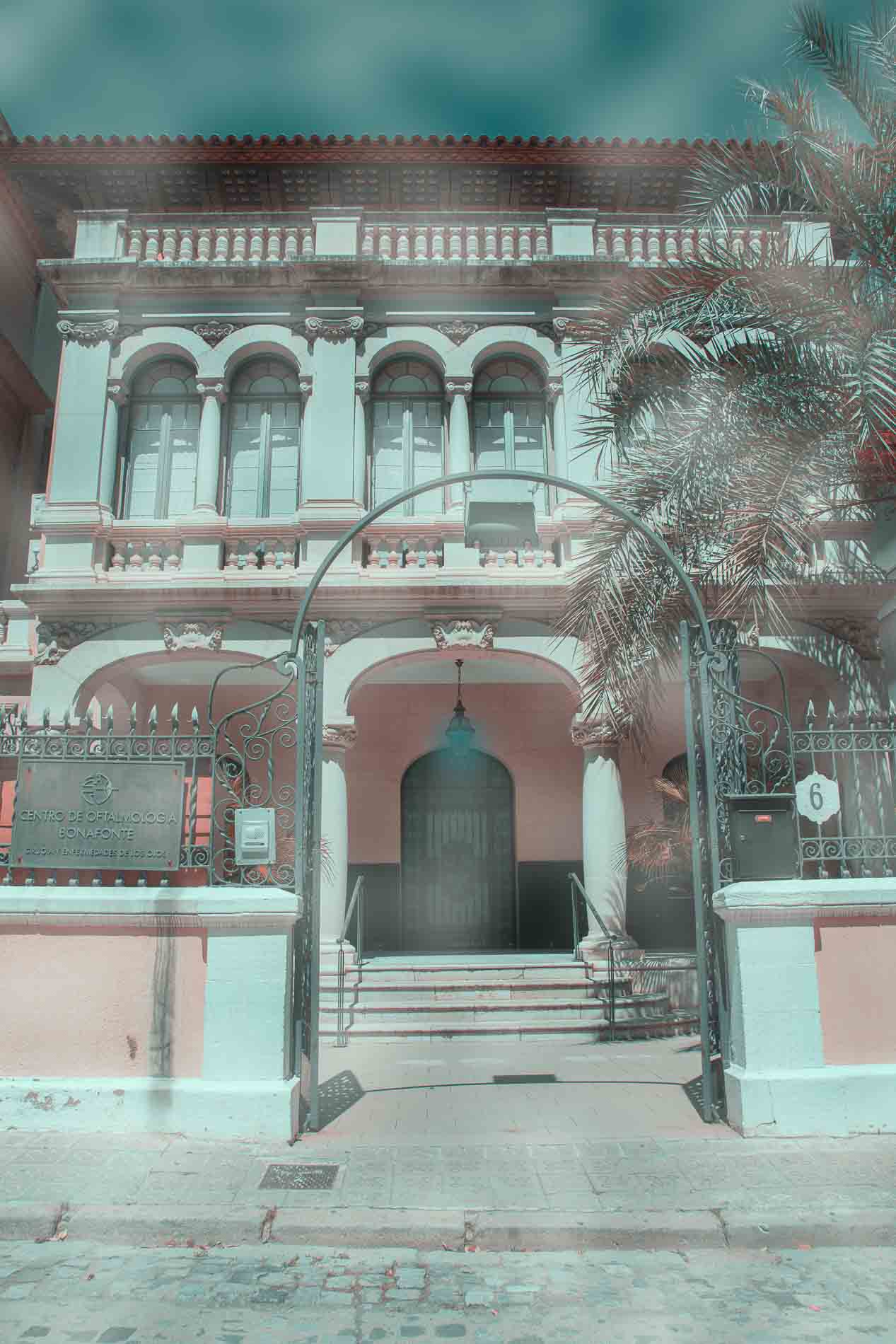 Imagen del proyecto Dreamland de Elisa Blaz que muestra la fachada de La Casa degli Italiani en el paseo Méndez Vigo de Barcelona.