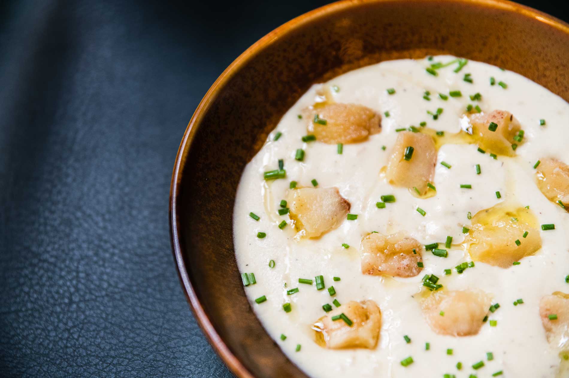 Plato de crema de puerros