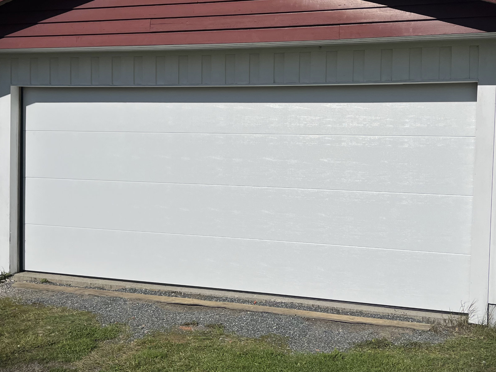 Lobas Trend garasjeport montering i garasje. 