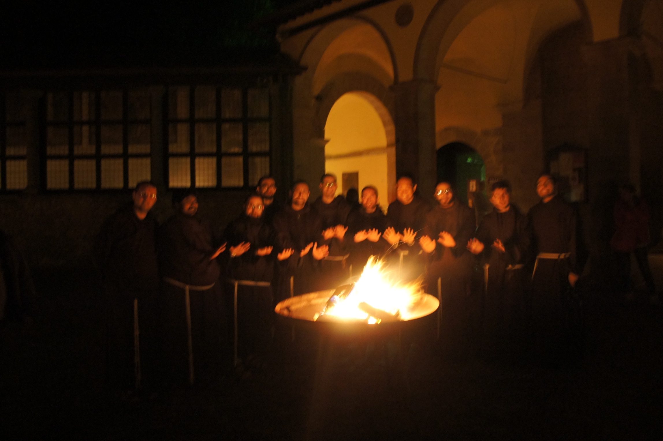 Un'immagine dell'evento Frate Foco. La Verna a lume di candela