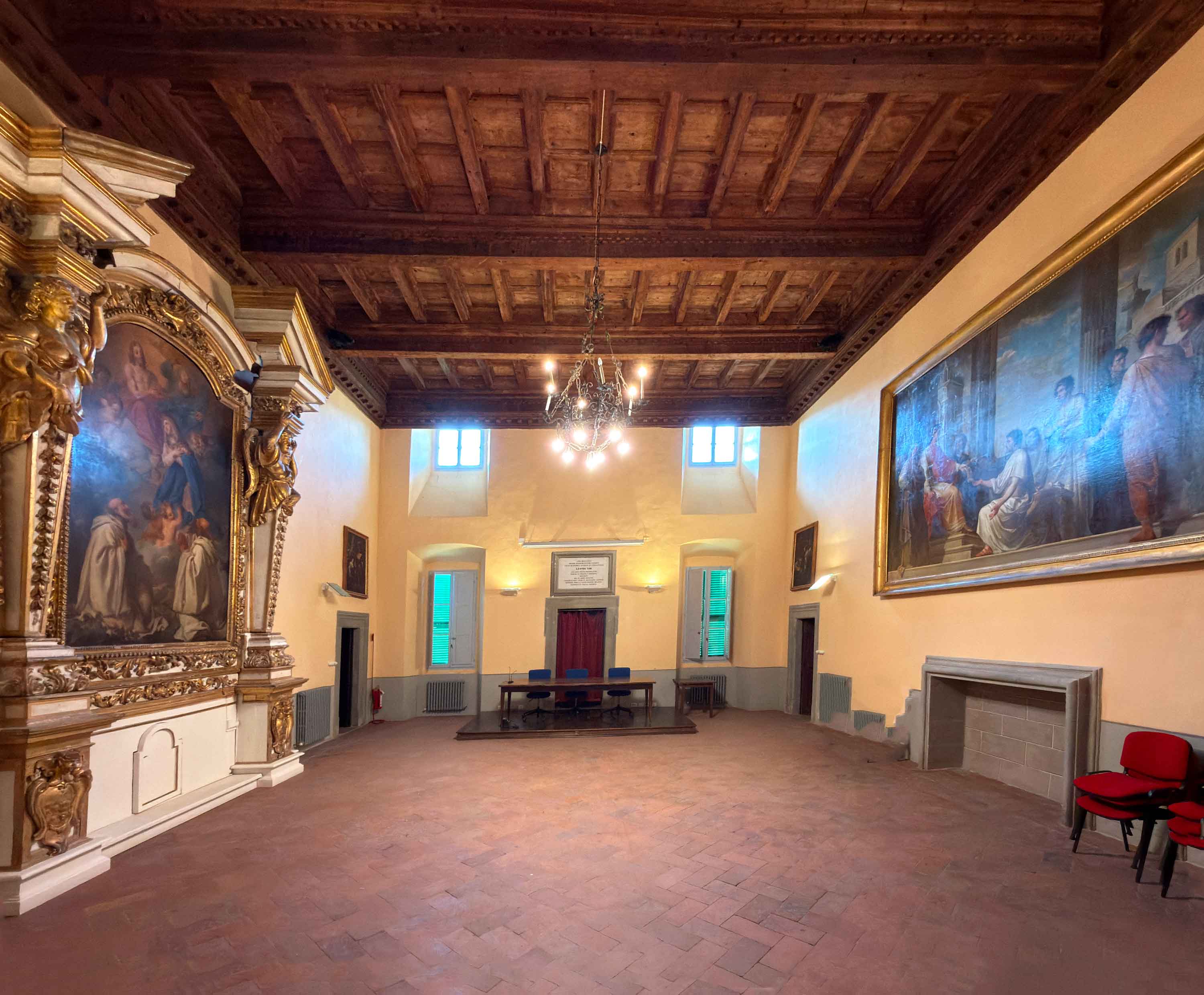 Il Salone delle Feste al Piano Nobile della villa La Mausolea con i dipinti del Cassana e Camuccini