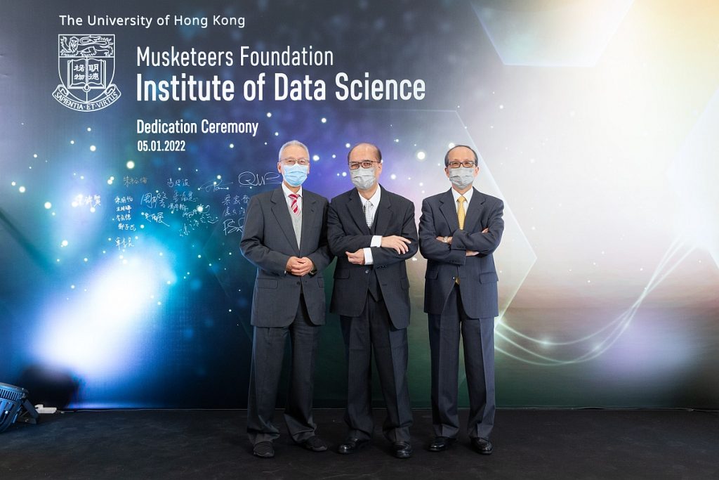 Messrs Stanley Chu (BSc 1973), Dr Lawrence Fung (BSocSc 1972; HonDSocSc 2010) and Leong Ka-chai