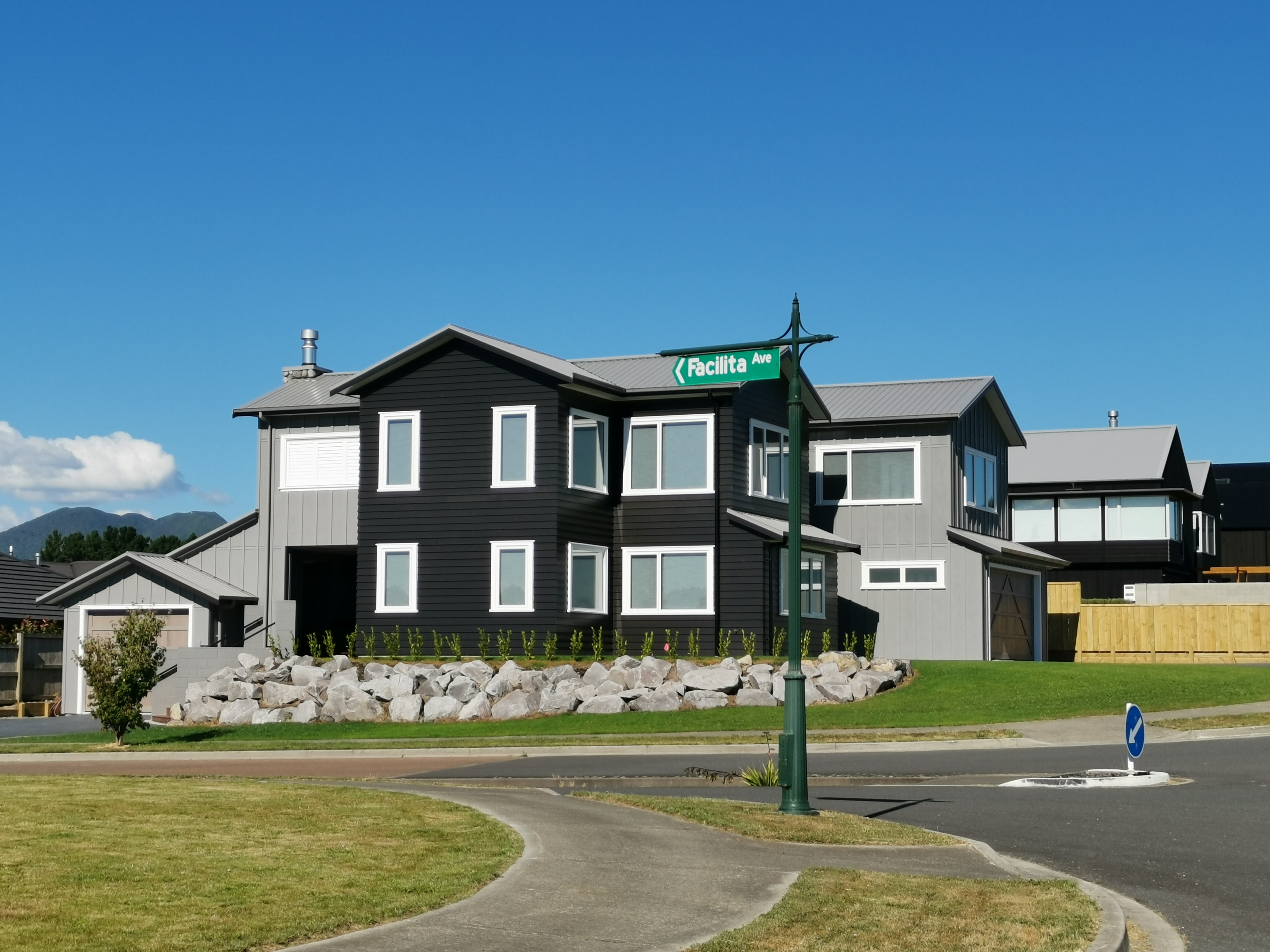 Facilita Ave corner site