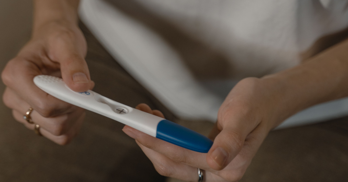 ¿Cómo saber si estoy embarazada? Primeros síntomas y cuándo hacerte una prueba