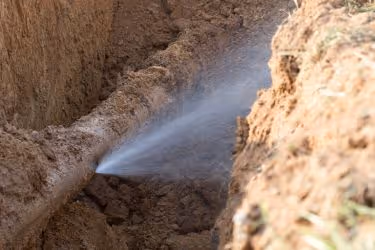 Water leakage on pipe