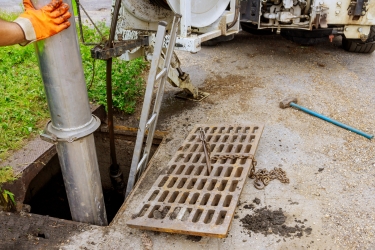 Stormwater drainage maintenance with a vacuum