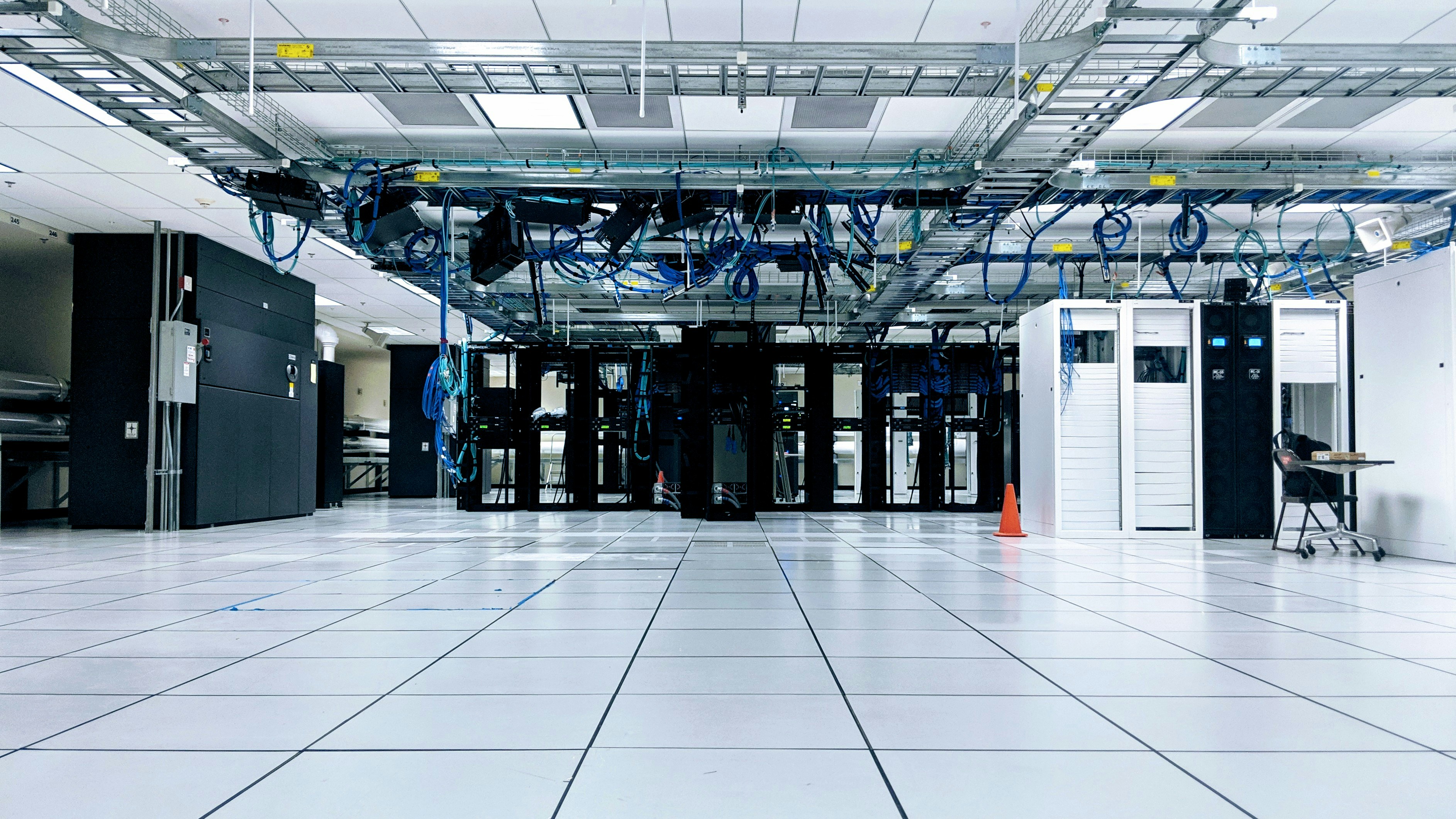 Ska ni ha kvar egna servrar? On-premises vs molnet