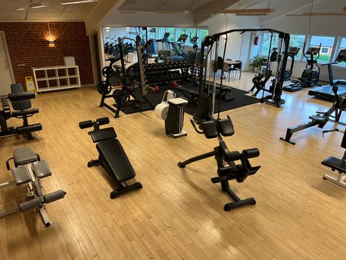 Vi har nogle spændende nyheder at dele med jer! Vores forenings fitnessrum vil være midlertidigt lukket fra den 12. oktober til den 15. oktober. Men frygt ej, det er ikke for ingenting!