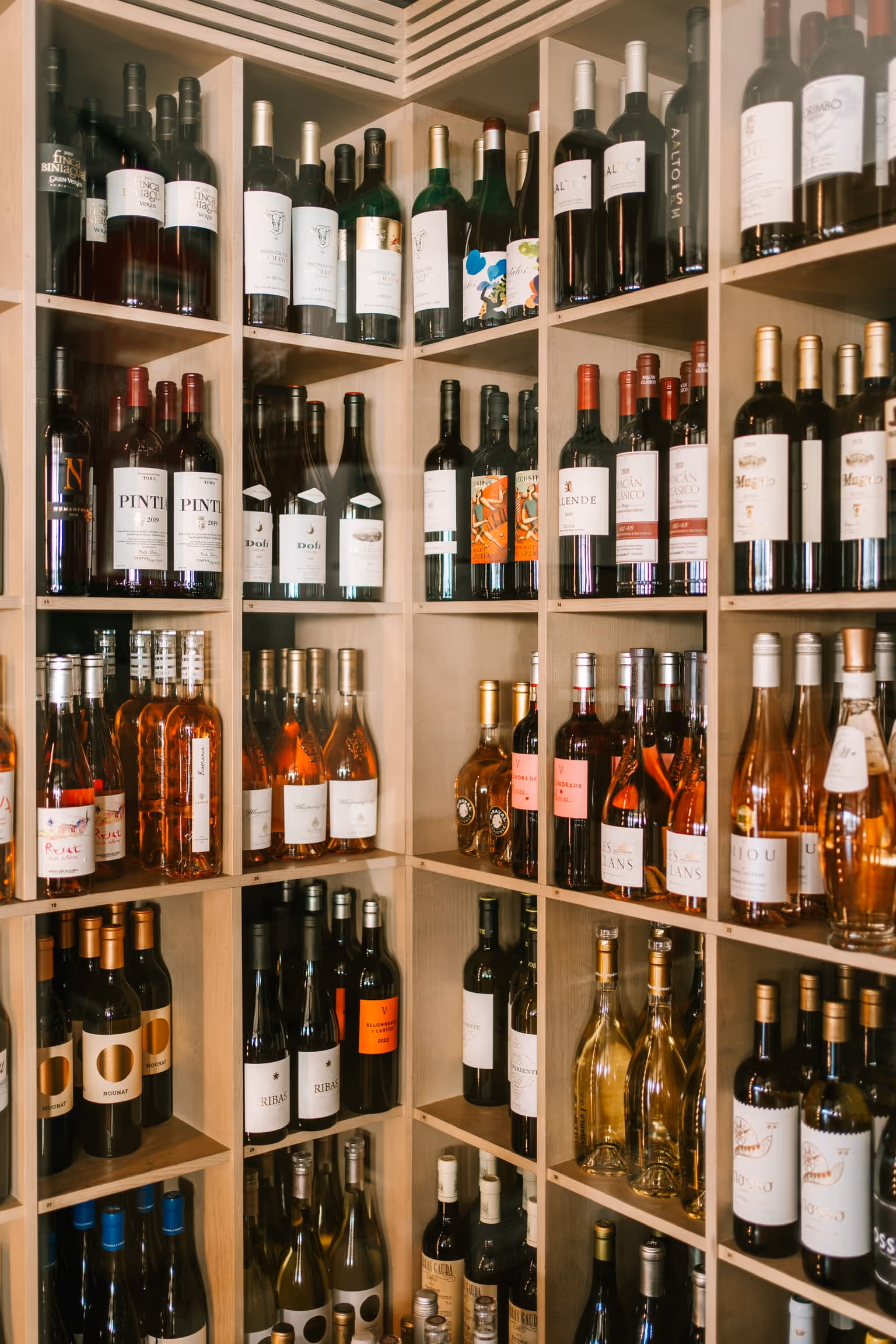 Vinos selectos y cocina de fuego en Periplo Palma