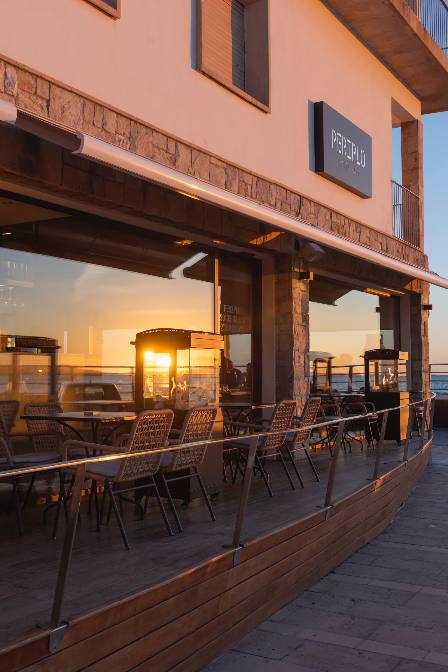 Cocina de producto del mar y brasas en Periplo Portixol