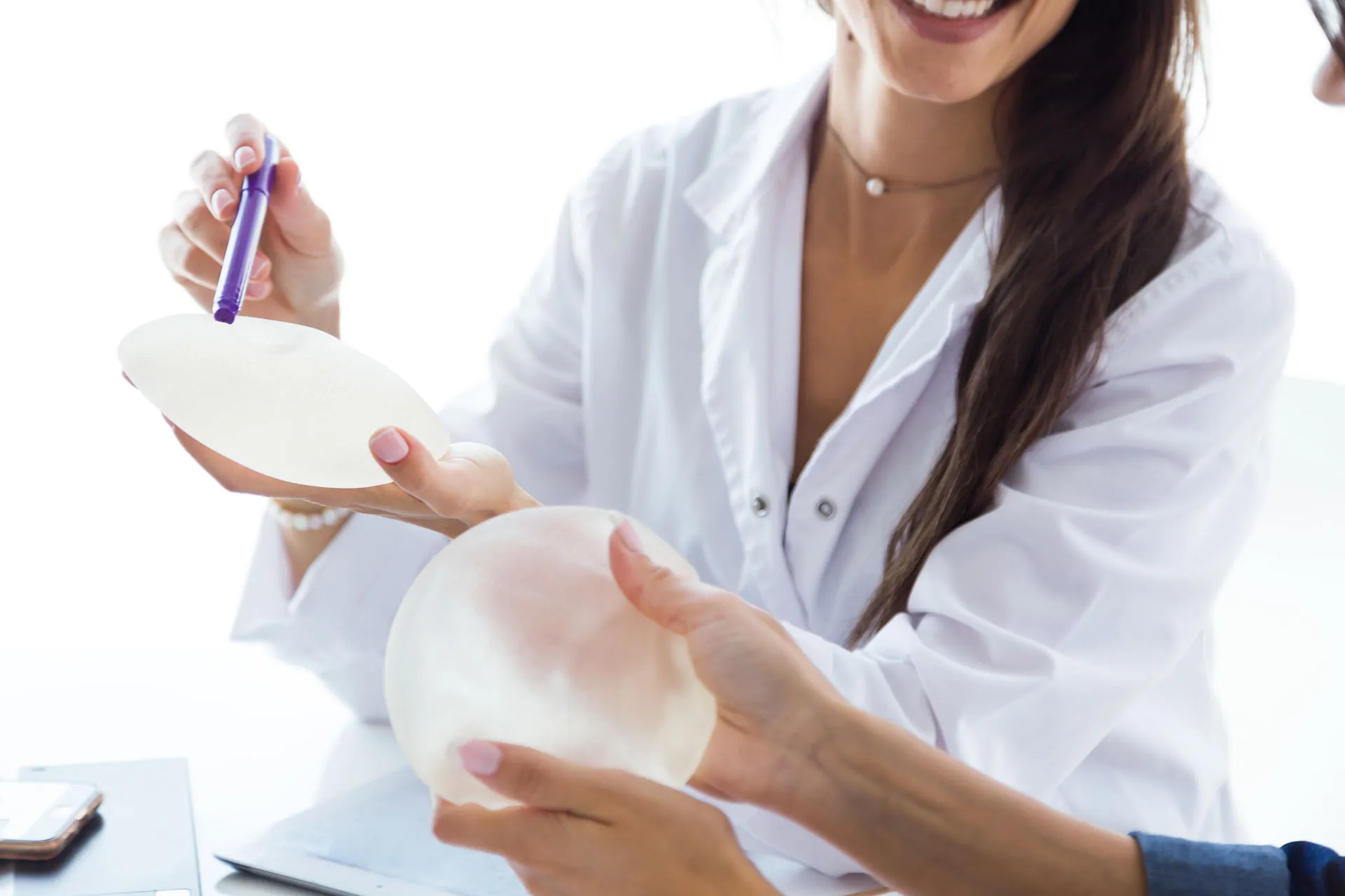 ¿Qué talla de busto tendré con 400 cc? La verdad sobre los implantes mamarios