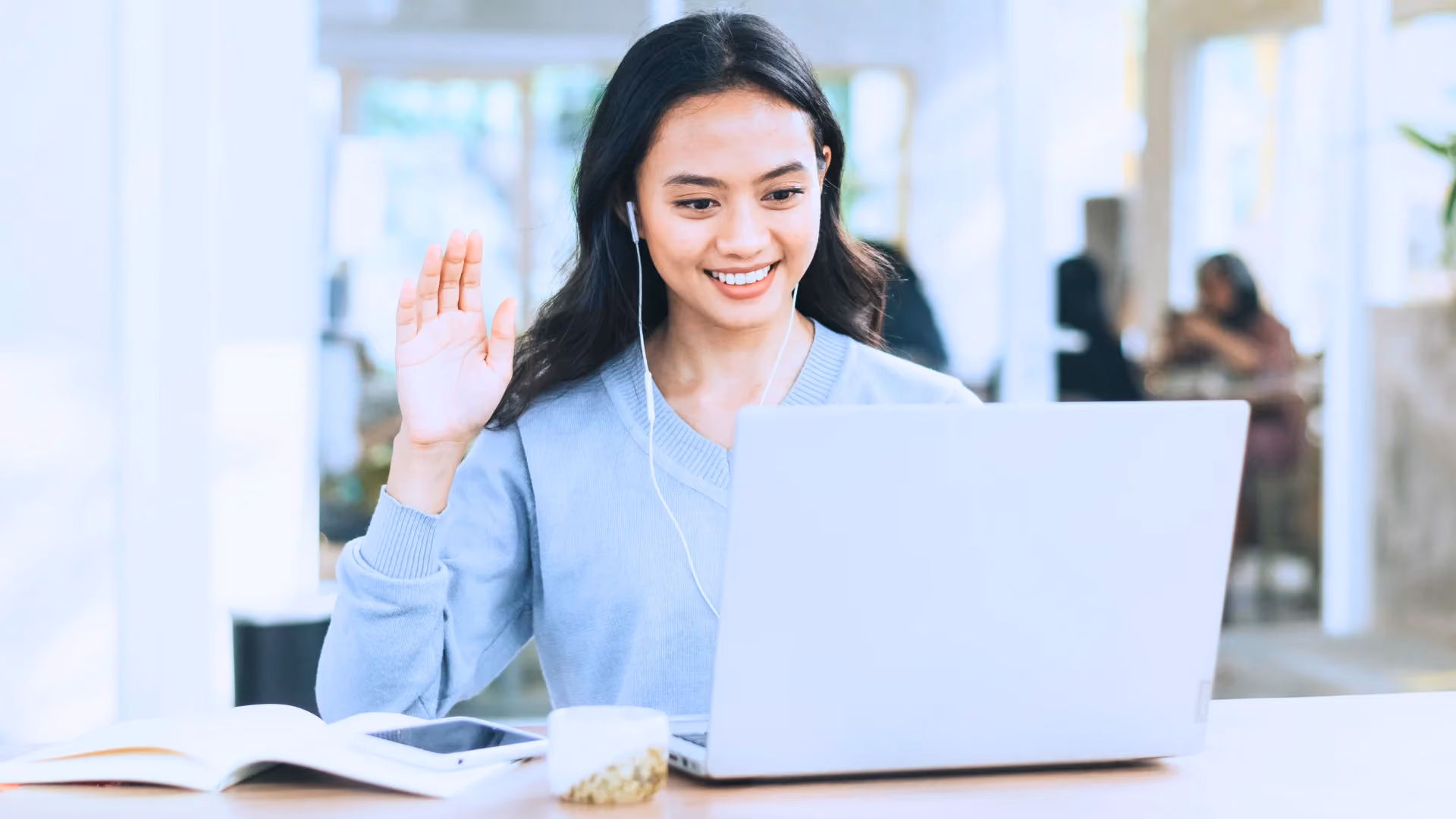 eCommerce Virtual Assistants vs. Specialized Remote Professionals: What's Best for Your Business?