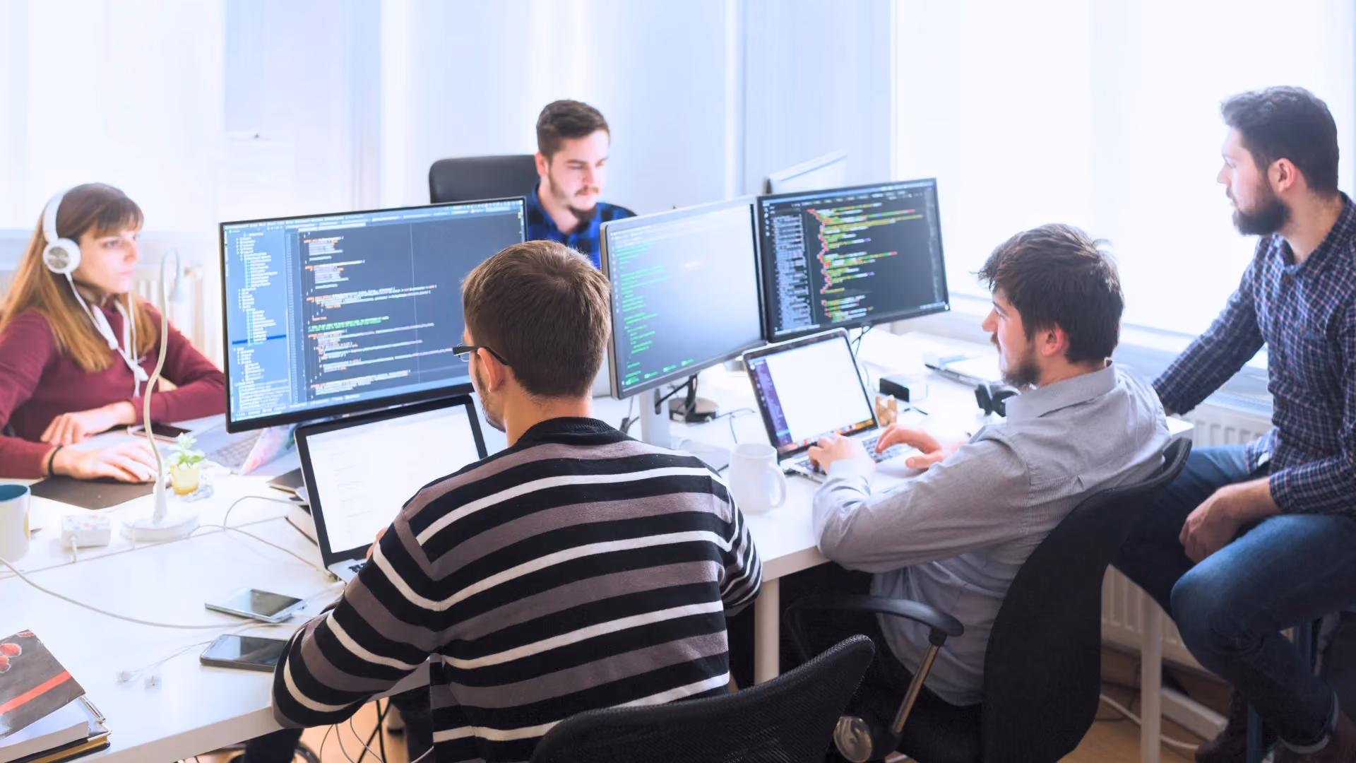 In-House Development vs. Outsourcing: Which One To Choose?