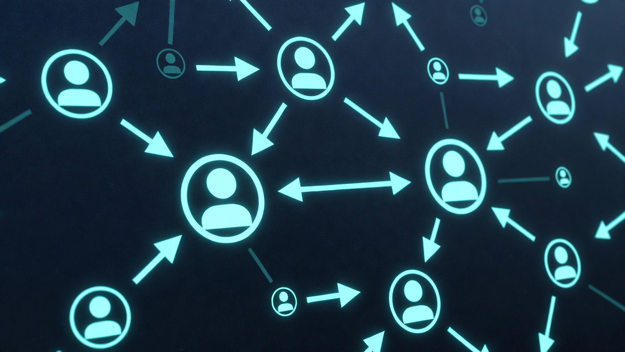 An image showing PageRank flows through internal links