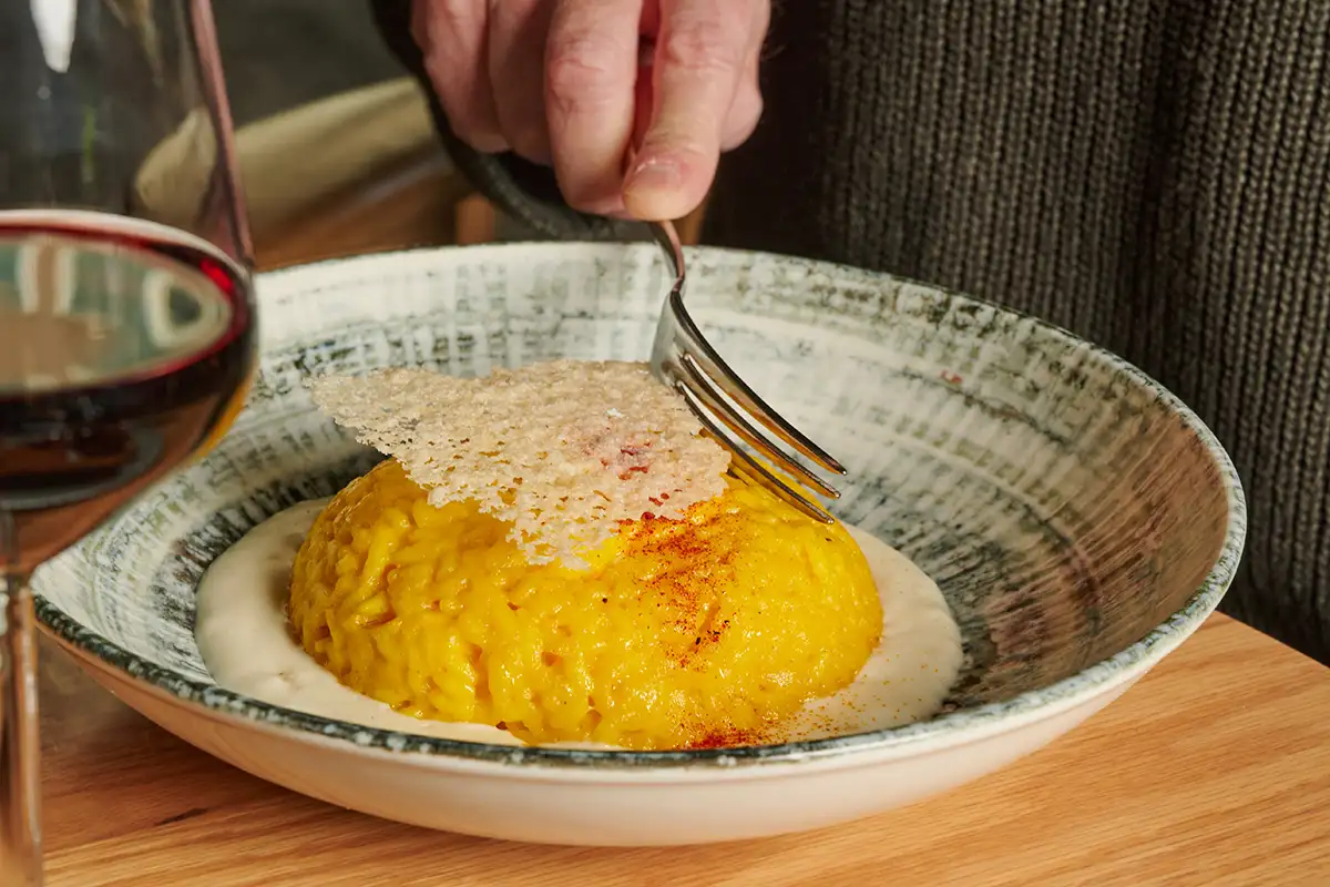 Tortino di Riso alla Milanese con Fonduta di Grana Padano DOP, Pepe Nero