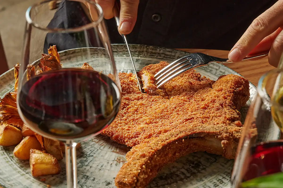 Cotoletta alla Milanese con Carciofi alla Cafona Fritti, Patate Arrosto