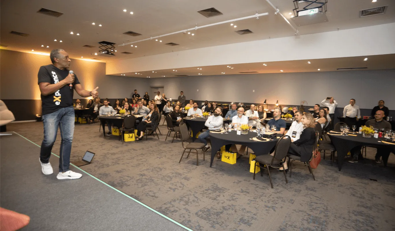 Imagem da palestra do Geraldo Rufino no evento LocX Experience