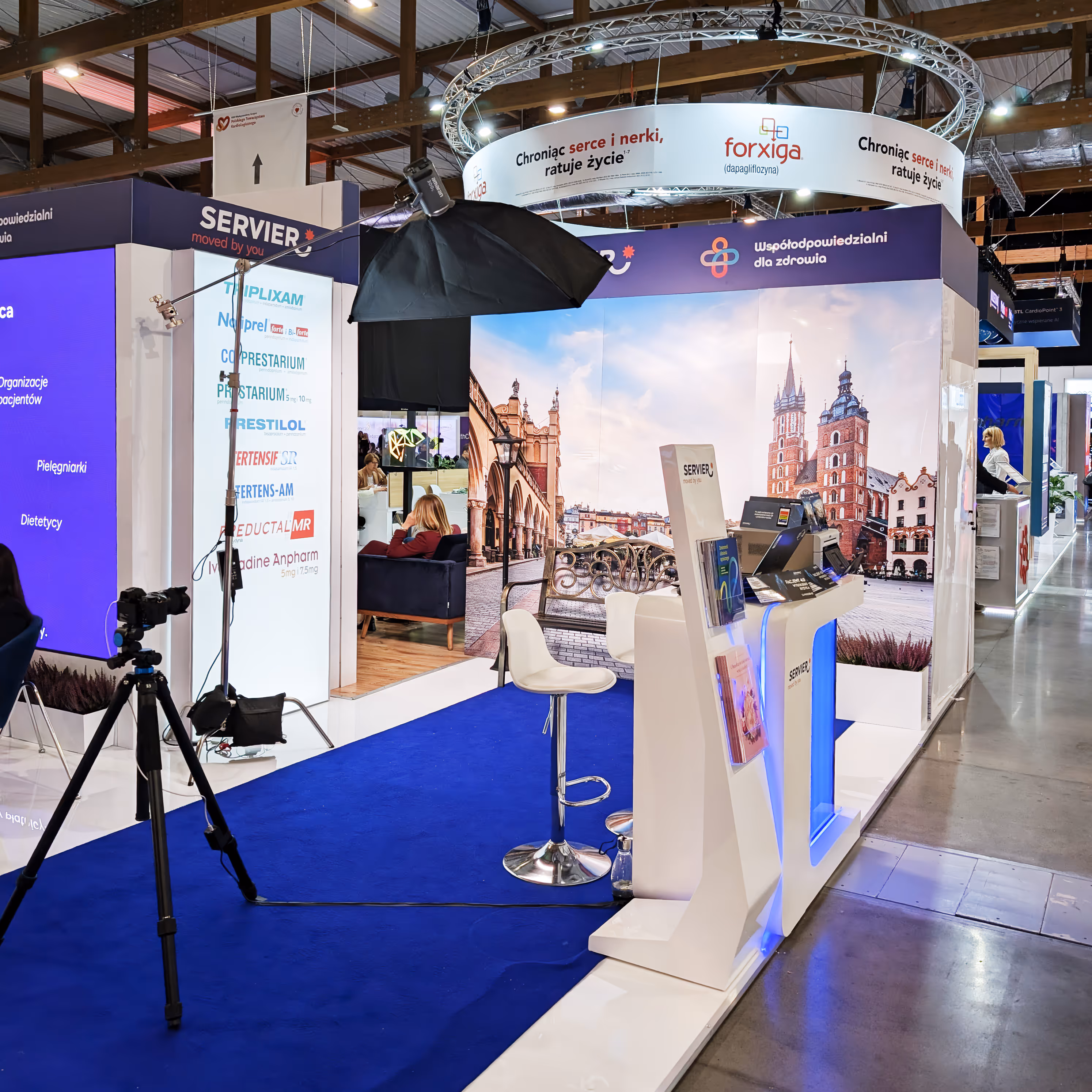 Zdjęcie stanowiska fotograficznego na targach.