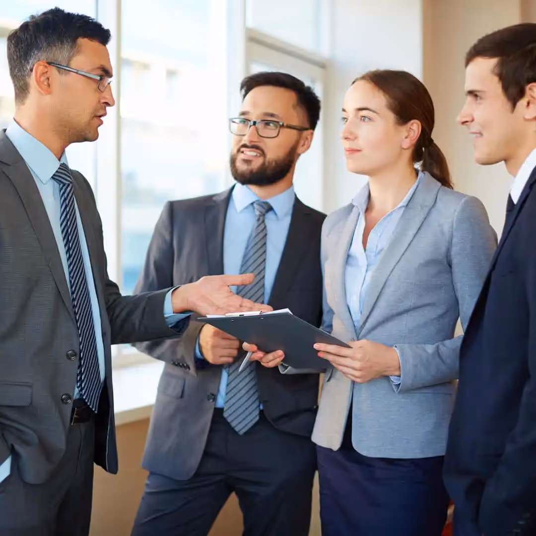 8 Effective Questions To Ask Senior Leaders for Better Direction