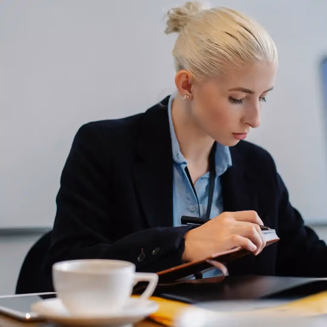 5 Key Benefits of Hiring an Offshore Accounts Receivable Specialist for Your Business