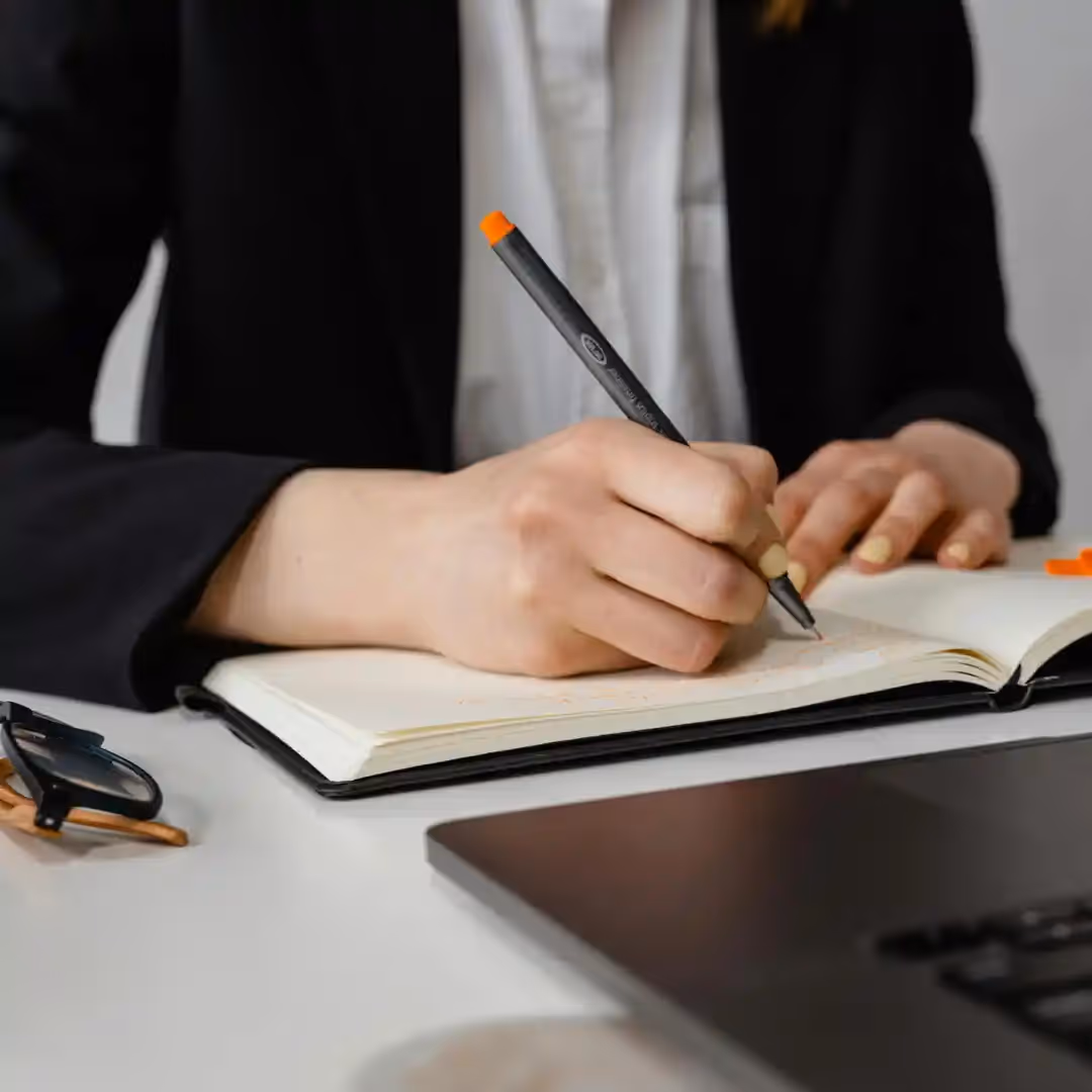 Comprehensive Template for Crafting an Accounts Receivable Specialist Job Description