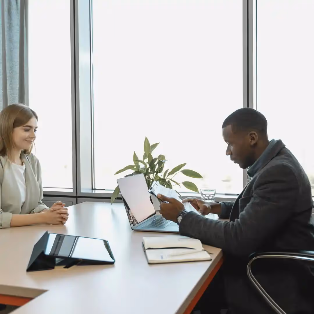 How To Write a Payroll Manager Job Description (Template Included)