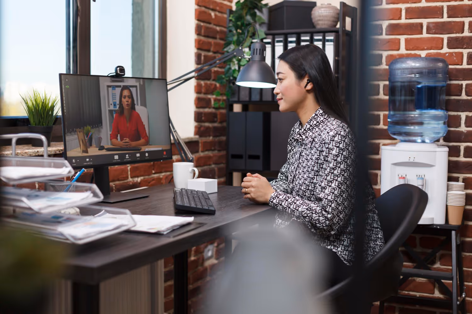 Woman in an interview, smiling in front of a computer
