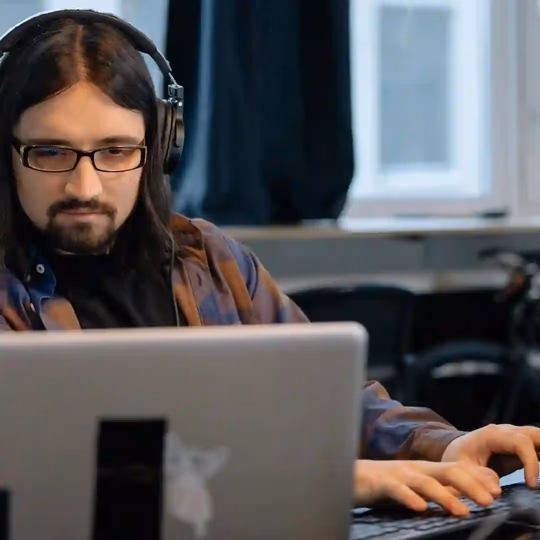 How to Hire an Offshore Laravel Developer: Top Benefits, Skills, and Countries