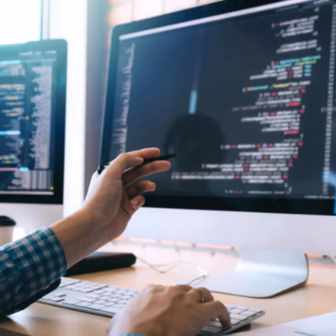 Why It’s Worth Outsourcing Full-Stack Development in 2025