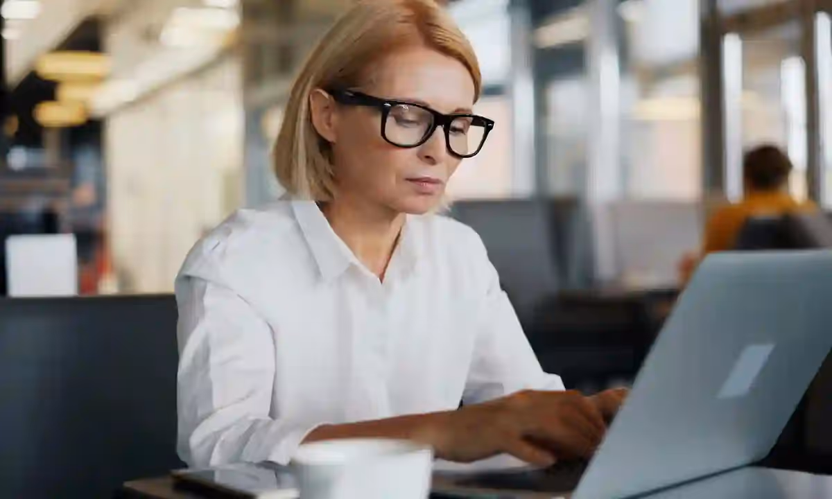 Professional researching macine learning engineer salary on laptop