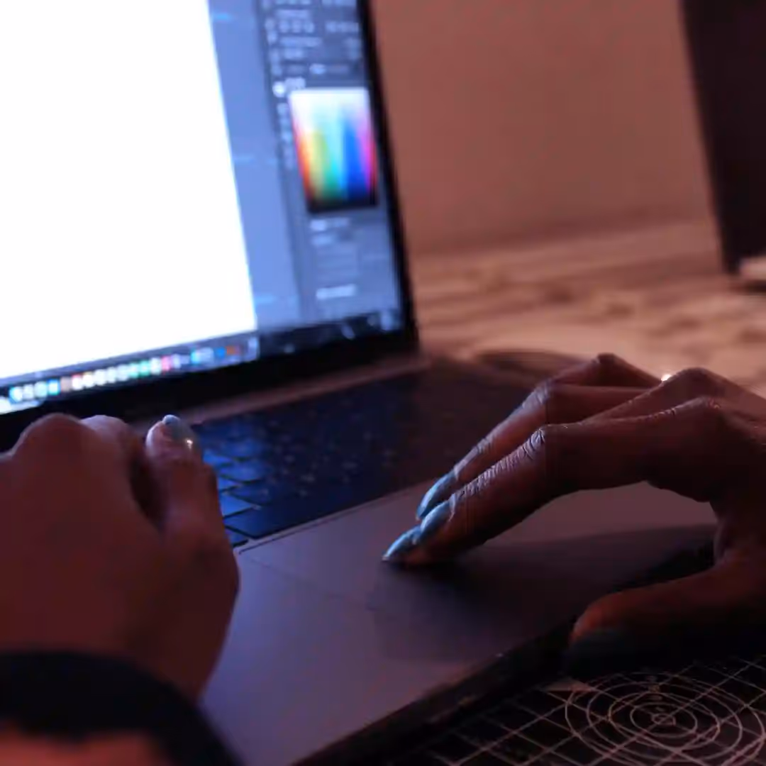 Freelance, In-House, or Agency? How to Choose the Right Graphic Designer for Your Business