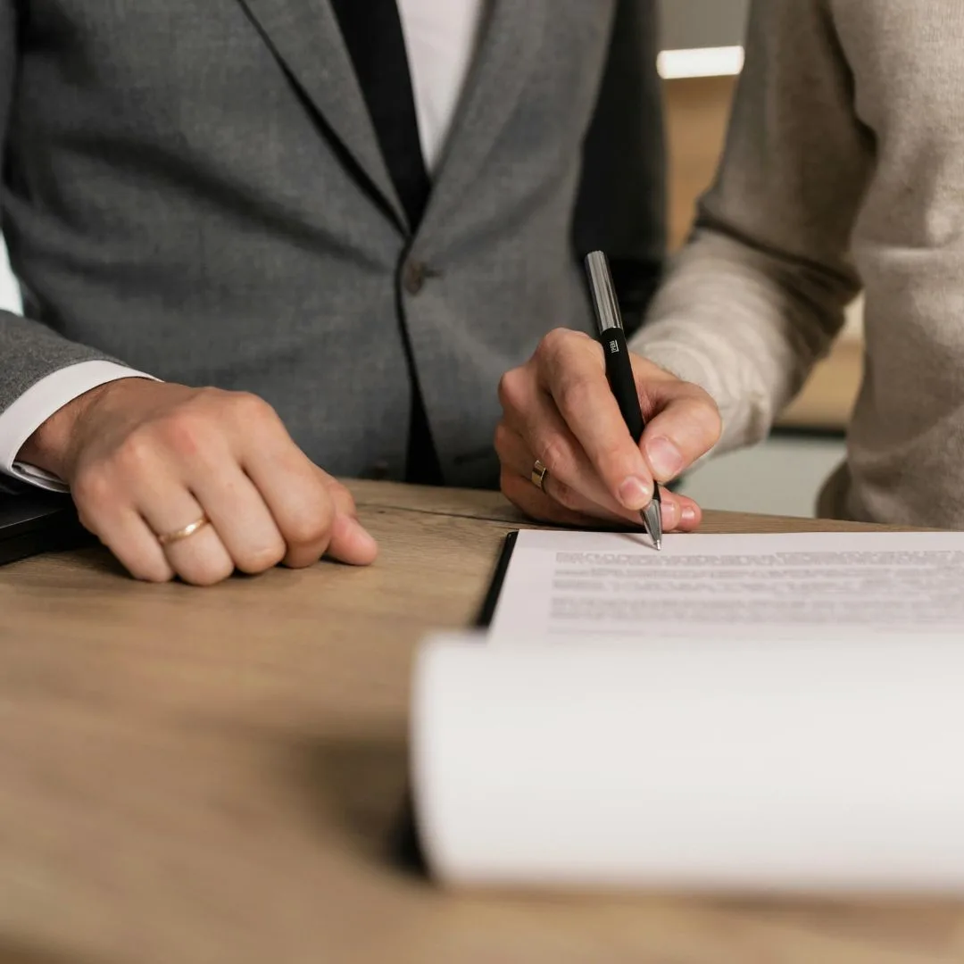 How to Write a Legal Assistant Job Description That Attracts Top Talent (+  Template)