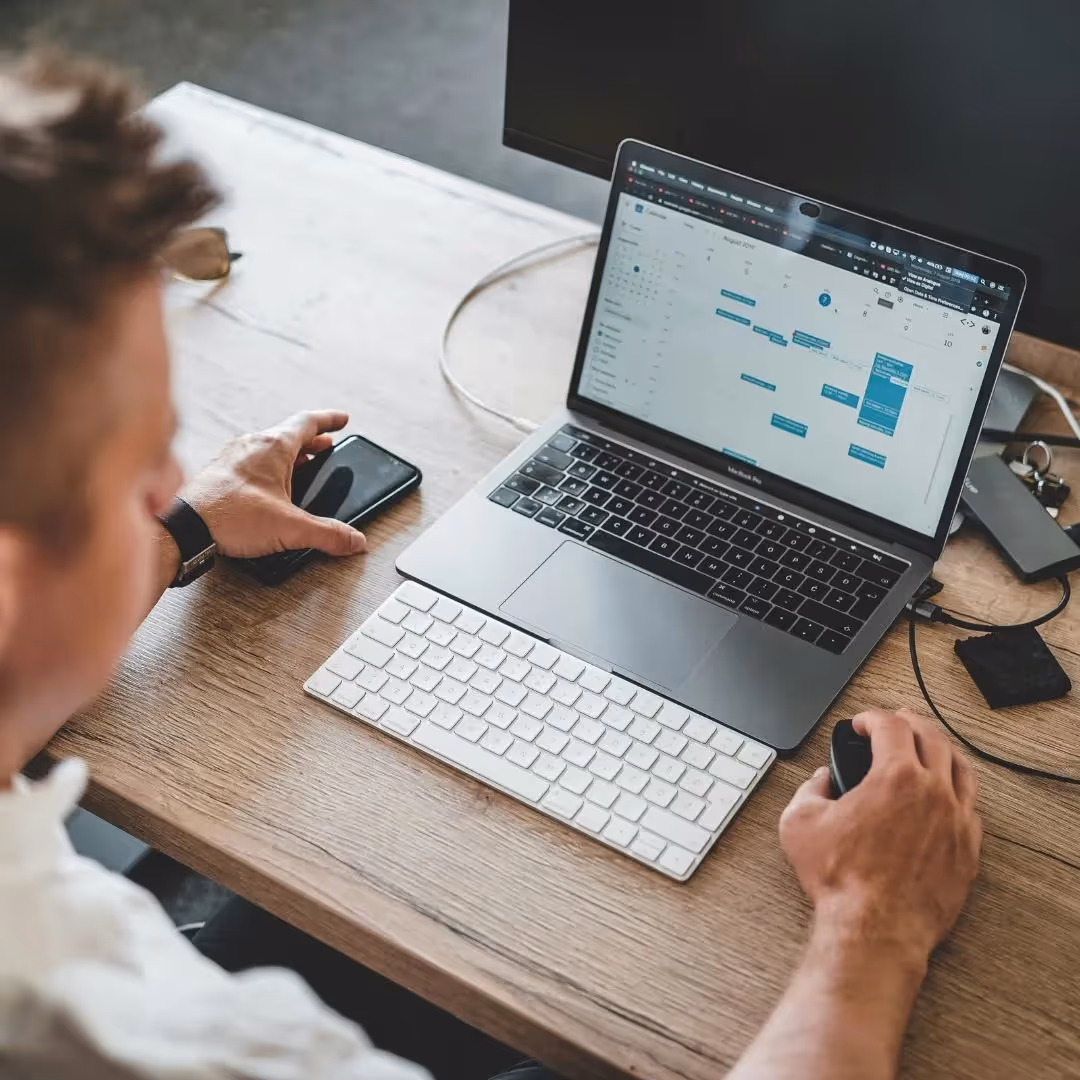 How to Write a Project Manager Job Description That Attracts Top Talent (+ Template)