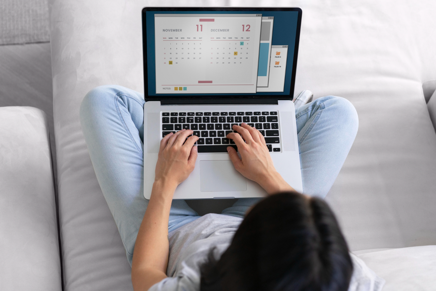 remote working managing her calendar