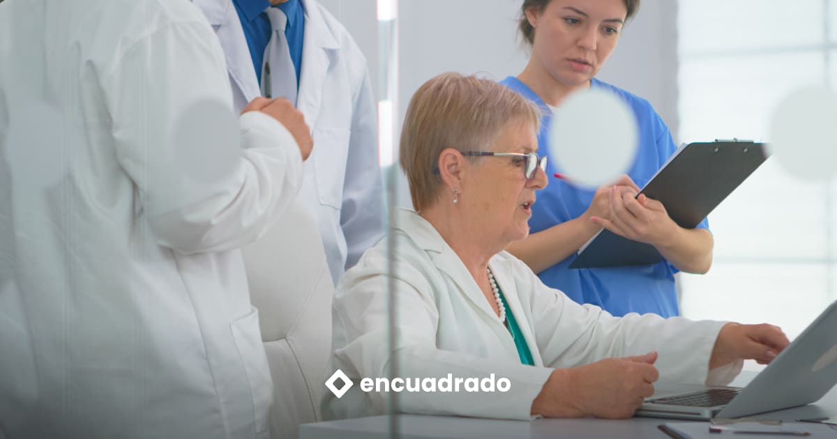 Centro médico en Chile gestionando agenda y boletas automáticas con Encuadrado.