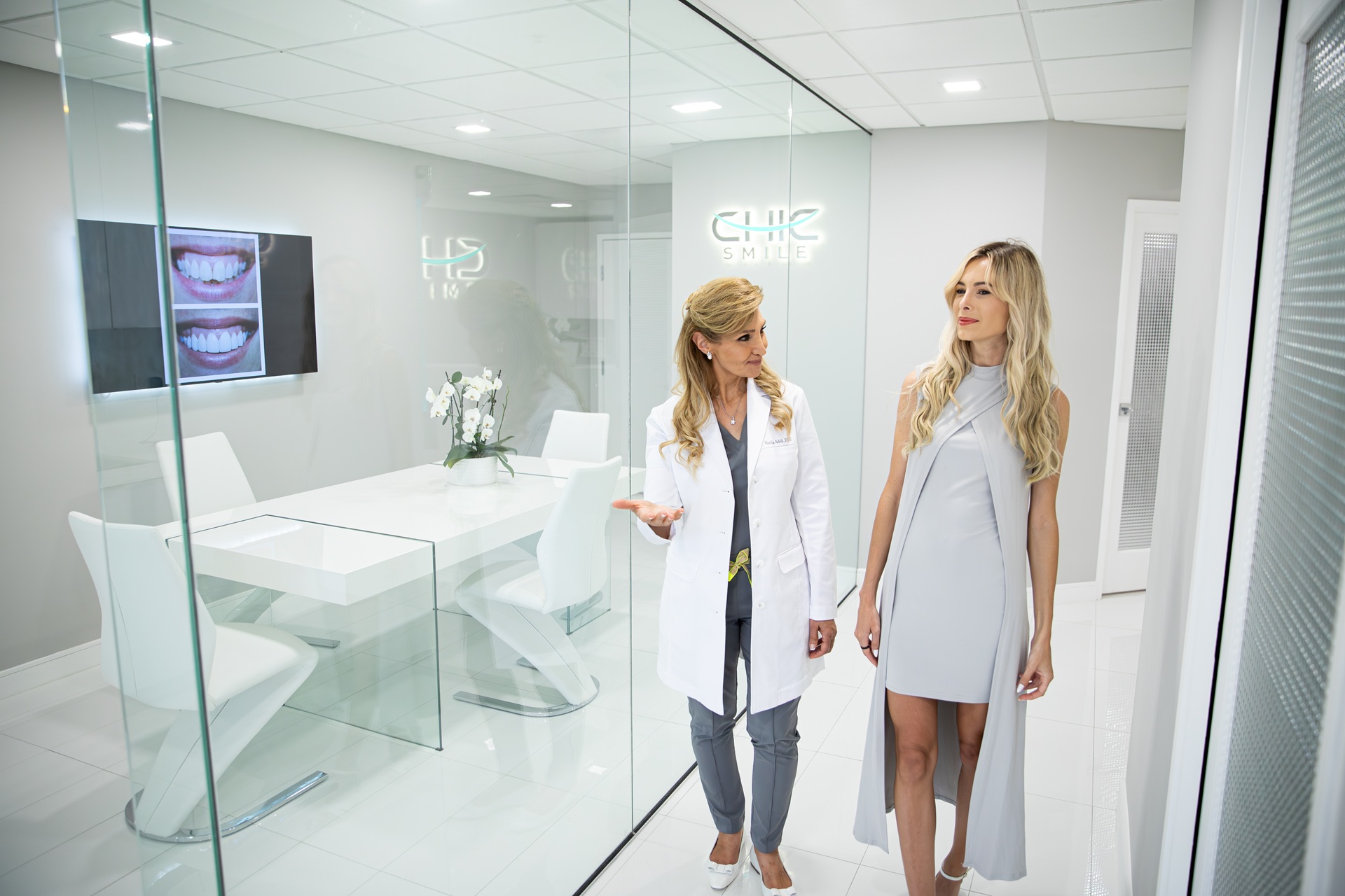 Cosmetic dentist in Encino, CA