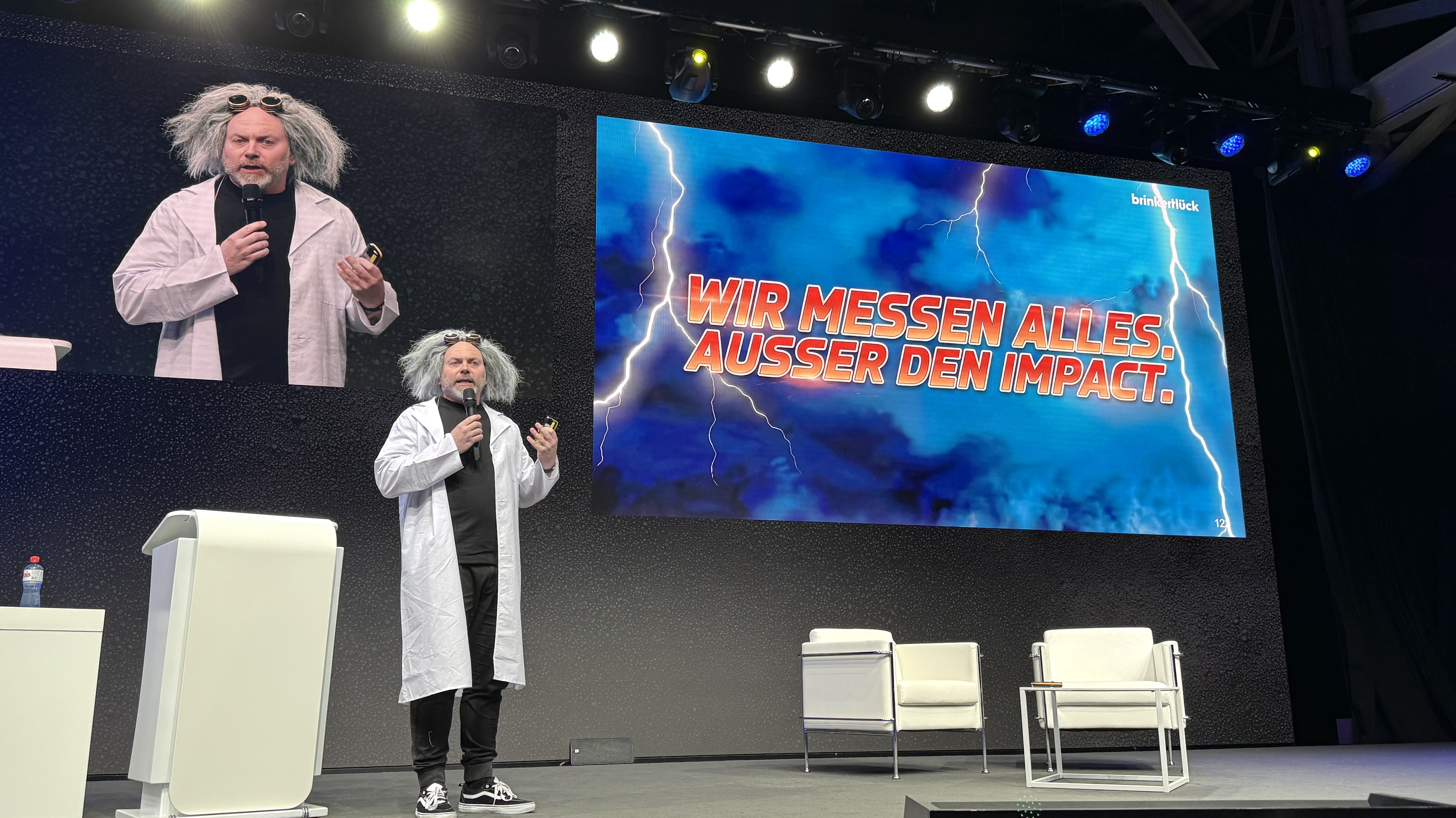 Eine Zeitreise mit Blitz und Donner