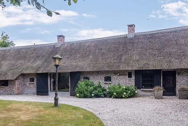 Actueel: Meer transacties, minder te koop. Prijsstijging woningmarkt houdt aan.