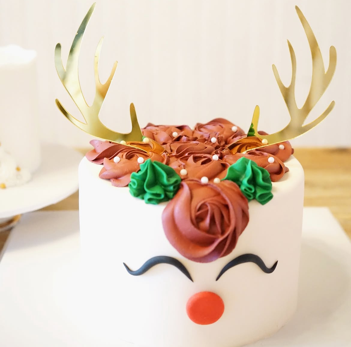 Reindeer Holiday Cake
